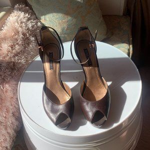 Women's size 7.5 high heel shoes